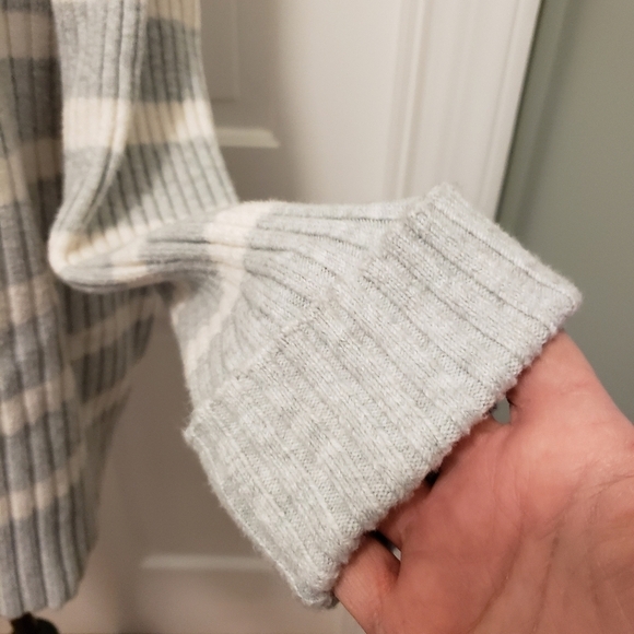 LOFT Grey & White Striped Pullovwr Sweater Size Medium Casual, Comfy - Picture 2 of 8